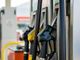 Alla pompa cambia tutto: benzina su di 15 centesimi, diesel al riparo