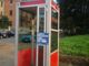 cabina del telefono ormai abbandonata