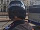 Cerca di nascondersi dietro i sedili del bus, ma il piano non funziona: arrestato pusher