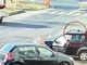 Distrae la vittima e l'altro ruba la borsa nei parcheggi dei supermercati del Torinese: in manette i ladri