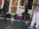 Accampamento clochard fuori dalla McFit di corso Giulio Cesare: “Degrado più assoluto”