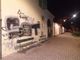 Il triste degrado della Cascina Giajone: scritte e muri cadenti a trent'anni dal restauro