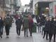 Il virus non ferma la corsa ai regali: una &quot;folla mascherata&quot; prende d'assalto il centro di Torino [VIDEO e FOTO]