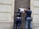 I clienti bevono al bancone e guardano la tv, ma nessuno ha la mascherina: locale chiuso per 5 giorni