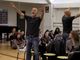 Claudio Bisio in visita alla Gypsy Musical Academy di Torino