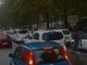 Aiuti e sostegni fiscali: il lungo serpentone dei taxisti attraversa Torino [VIDEO]
