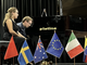 persone che suonano il pianoforte