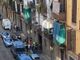 Aurora, polizia e carabinieri in via Bra: controllo straordinario, spuntano allacci abusivi e bombole del gas