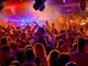 Rapina in discoteca: 34enne strappa due collane d'oro dal collo di un ragazzo: inseguito, ferisce l'amico della vittima