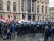 Un fotoreporter denuncia di essere stato aggredito da alcuni manifestanti dopo i disordini del Primo Maggio