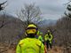 Operazioni dei vigili del fuoco con elicottero