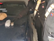 Due militari con la droga sequestrata appoggiata a un cofano