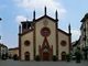 Il portone della cattedrale di Pinerolo imbrattato nella notte