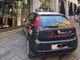 Ladri in azione nel centro di Torino: vetrina sfondata con un sasso