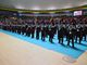 Allievi carabinieri schierati all'interno di un palazzetto