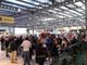 Panino al volo davanti all'ufficio, il flash mob dei dipendenti Msc per chiedere più flessibilità [FOTO]