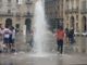 Caldo e afa a Torino, per i bagni nelle fontane pubbliche si rischia una multa fino a 150 euro