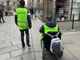 Ingresso vietato (o quasi) per i disabili nei negozi di Torino: il 75% delle attività commerciali non è accessibile