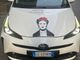 L'icona di Fida Kahlo viaggia sui taxi di Torino