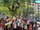 protesta di persone in strada