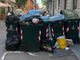 Bidoni stracolmi di immondizia in via Ormea. I residenti: &quot;Con il caldo aumenta la puzza&quot;