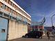 Ivrea, detenuto al termine dell'isolamento aggredisce tre agenti di polizia
