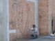 Gli street artist a lavoro sui muri di Quercetti in Barriera di Milano