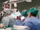 trapianto con medici all'opera