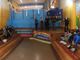 Bimbi a scuola durante un incontro con adulti