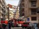 A fuoco attico in via Sineo a Torino, evacuati i condomini della palazzina (FOTO)