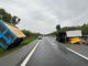 Incidente sull'autostrada Torino-Aosta: autocarro si ribalta con il suo rimorchio