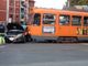 Incidente tra auto e tram in corso Toscana a Torino: il guidatore della Bravo ricoverato al Maria Vittoria