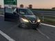 L'impatto tra una Mini-cooper grigia e una Nissan nera