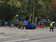 Incidente in corso Vittorio Emanuele: si ribalta una vettura in mezzo all'incrocio