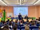 incontro tra polizia e ragazzi in un'aula magna