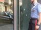 I carabinieri bloccano anziano che minacciava con un martello impiegato di un'agenzia di prestiti