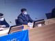 Tavolo di presentazione di un evento all'università
