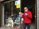 Da oggi i romanzi si sfogliano con mascherina e guanti: riaprono le librerie di Torino