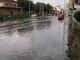 Il maltempo colpisce Moncalieri, strade allagate e tombini saltati in borgata Santa Maria