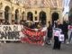 “Non è Torino senza Perosino”: tanti giovani a difendere lo storico locale [VIDEO E FOTO]