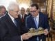 Mattarella riceve un regalo