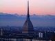 Facciamo luce sul tumore al pancreas”: a Torino illuminate di viola la Mole Antonelliana, i Ponti sul Po e la Cupola del Guarini della Cappella della Sindone