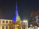 Una Mole illuminata di giallo-blu come gemellaggio tra Torino e l'Ucraina