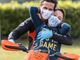 Il motocross freestyle e la mototerapia di Vanni Oddera sbarcano alla fattoria del gelato per sostenere l'Ugi