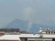Continua a bruciare il Musiné, la colonna di fumo visibile anche da Torino