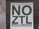 Ztl, i commercianti insorgono: “No all'orario prolungato e all'accesso a pagamento”. Un mare di locandine e di firme contro la decisione del Comune