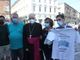 mons. nosiglia e operai embraco
