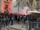 Proteste e fumogeni questa mattina all'esterno del liceo Gioberti