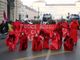 &quot;Ombre rosse&quot; nel centro di Torino: Extinction Rebellion suona l'allarme su clima e ambiente