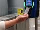 Pagamento con la carta di credito alla macchinetta, in questo caso sulla metro